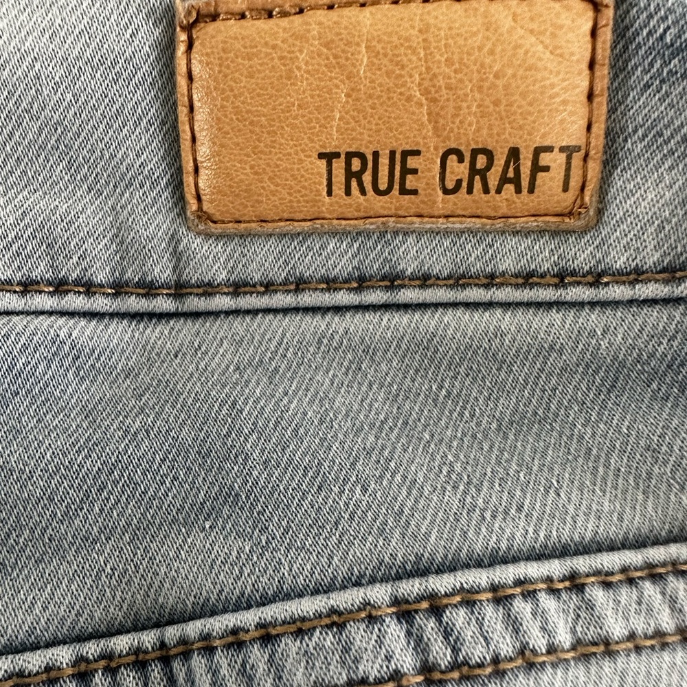 True Craft Jeans light blue Size 32x30 button fly straight leg